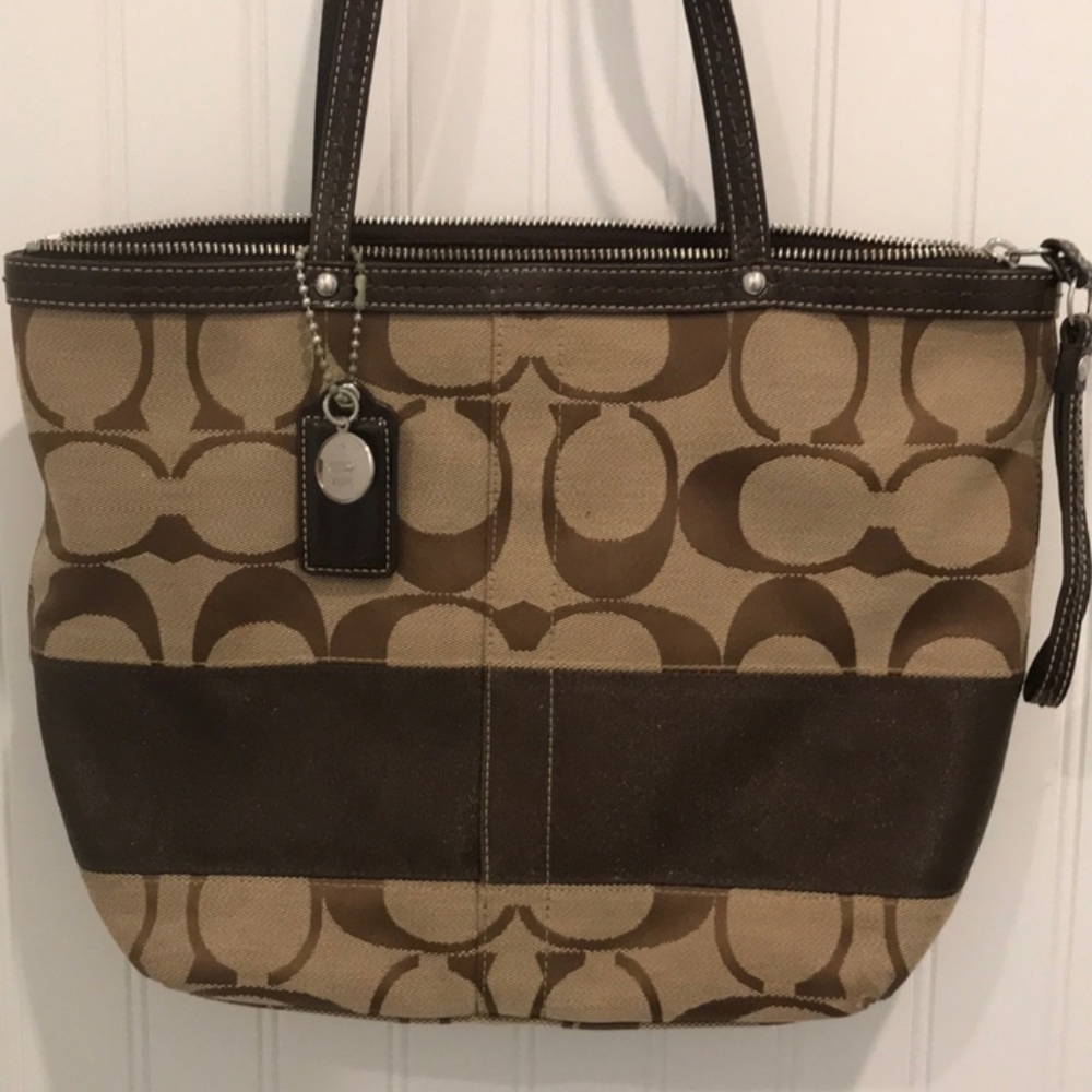 Coach purse - Picture 2 of 4